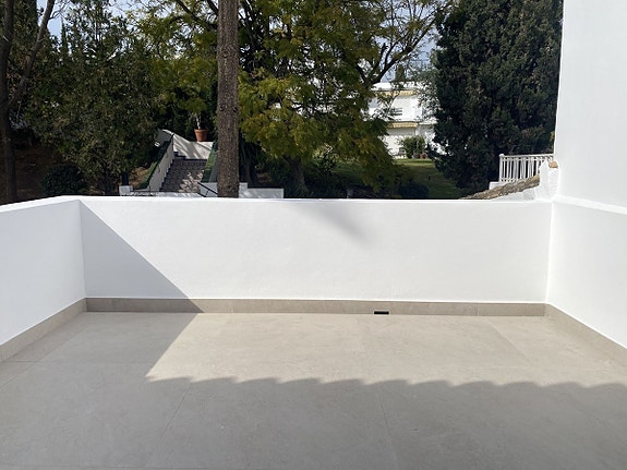 Moderne rekkehus med golfutsikt! Fullt renovert | Gated community med basseng | Eksklusiv beliggenhet ved Aloha Golf!