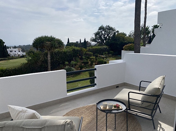 Moderne rekkehus med golfutsikt! Fullt renovert | Gated community med basseng | Eksklusiv beliggenhet ved Aloha Golf!