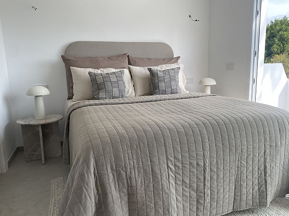 Moderne rekkehus med golfutsikt! Fullt renovert | Gated community med basseng | Eksklusiv beliggenhet ved Aloha Golf!