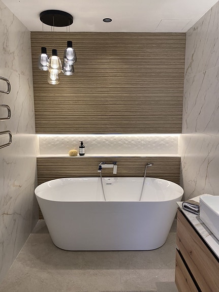 Moderne rekkehus med golfutsikt! Fullt renovert | Gated community med basseng | Eksklusiv beliggenhet ved Aloha Golf!