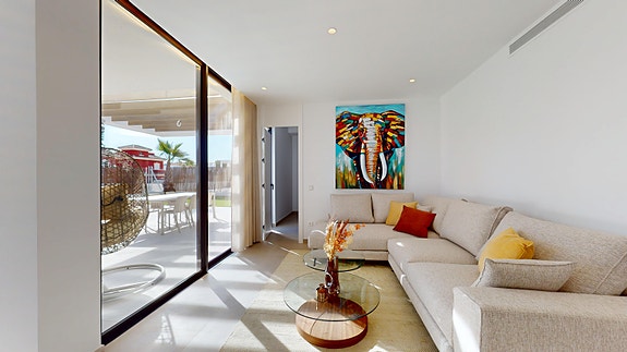 Kun 2 igjen! Eksklusiv villa med 3 store soverom | Nydelig uteområde med stor tomt | Privat basseng | Takterrasse