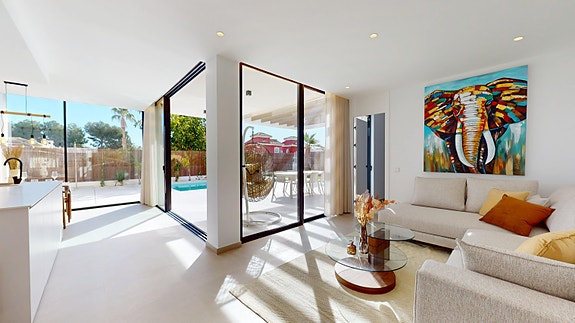 Kun 2 igjen! Eksklusiv villa med 3 store soverom | Nydelig uteområde med stor tomt | Privat basseng | Takterrasse