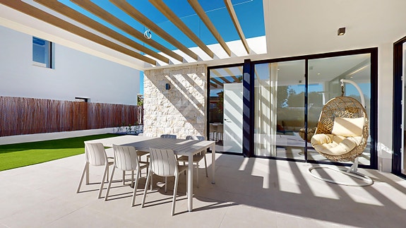 Kun 2 igjen! Eksklusiv villa med 3 store soverom | Nydelig uteområde med stor tomt | Privat basseng | Takterrasse