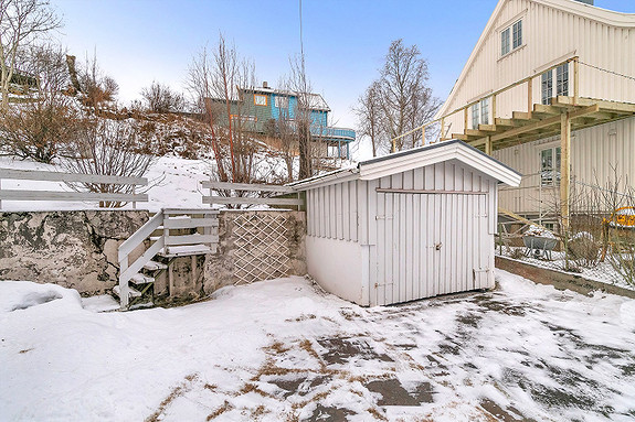 Frittstående garasje.