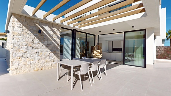 SOLGT! Eksklusive villaer i Ibiza-stil klar til innflytting | 3 store soverom | Nydelig uteområde med stor tomt