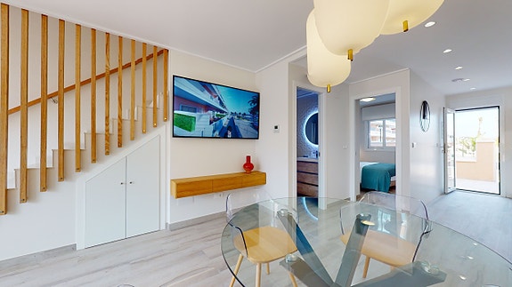 Nytt moderne rekkehus med takterrasse | 3 soverom og 2 bad | Flotte fellesområder | Parkering i garasje