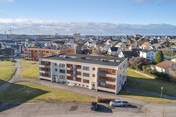 Velkommen til Saltveitvegen 12A - En kjekk 2-roms endeleilighet beliggende i 3. etasje, perfekt for førstegangskjøpere!