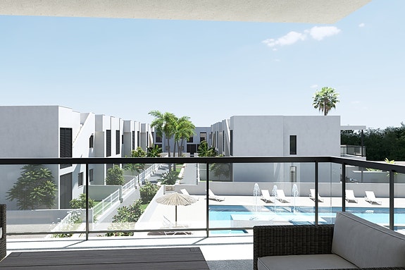 SISTE LEDIGE! Kun 300 m til strand | Penthouse-leilighet med 3 soverom og 2 bad | Felles svømmebasseng