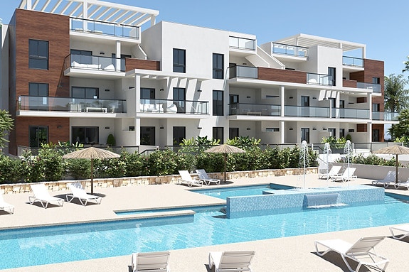 SISTE LEDIGE! Kun 300 m til strand | Penthouse-leilighet med 3 soverom og 2 bad | Felles svømmebasseng