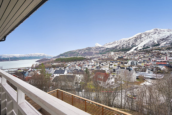 Og du har selvfølgelig en balkong på utsiktssiden av leiligheten.