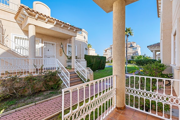 SOLGT! Flott sørvendt leilighet med 2 soverom i hjertet av Playa Flamenca! - Møblert!