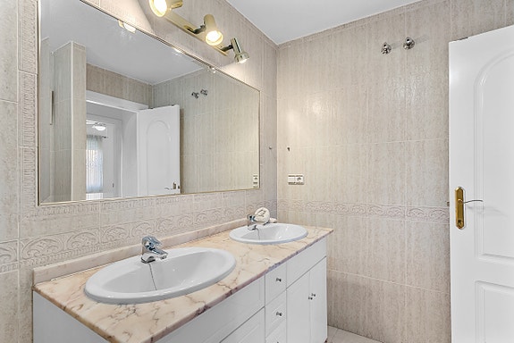 SOLGT! Flott sørvendt leilighet med 2 soverom i hjertet av Playa Flamenca! - Møblert!