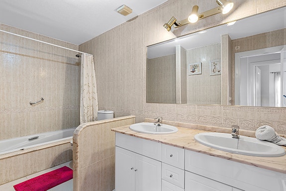 SOLGT! Flott sørvendt leilighet med 2 soverom i hjertet av Playa Flamenca! - Møblert!