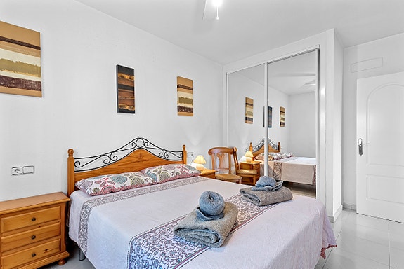 SOLGT! Flott sørvendt leilighet med 2 soverom i hjertet av Playa Flamenca! - Møblert!