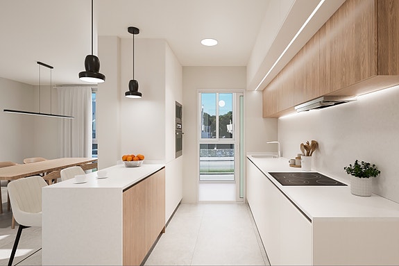 Hjørne-leilighet med stor hage | Kun 200 m til strand | Fellesområde med basseng