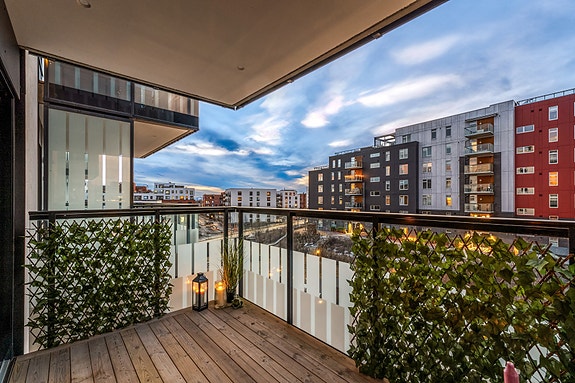 Lokalmegler Daniel Bigom v/ PrivatMegleren har gleden av å ønske velkommen til en flott 2-roms selveier fra 2018 i Lørenveien 59a!