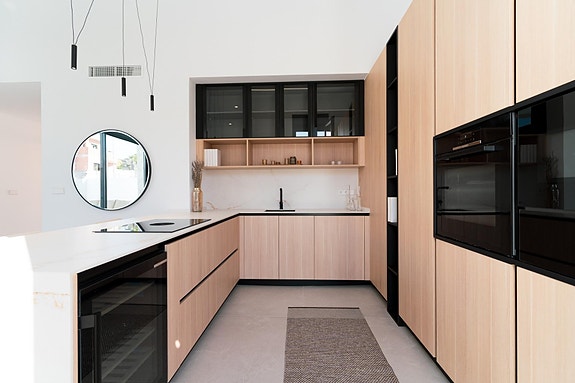 Nyhet | Råflott villa på ett plan | 3 soverom og 2 bad | Privat basseng | Nydelig uteområde