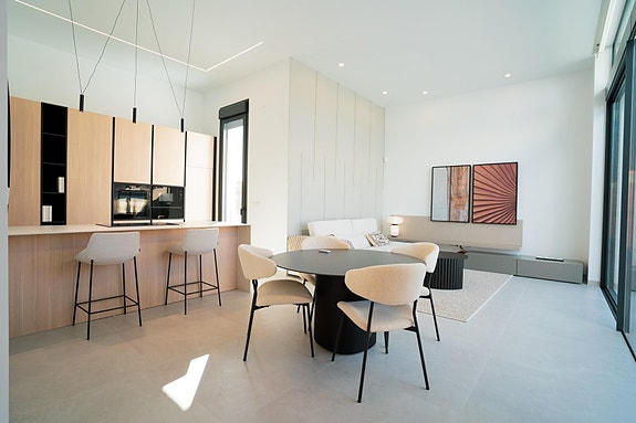 Nyhet | Råflott villa på ett plan | 3 soverom og 2 bad | Privat basseng | Nydelig uteområde