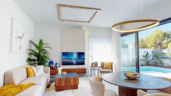 Nydelig bolig med 3 soverom og 2 bad | Flott uteområde med privat basseng | Parkering og stor terrasse