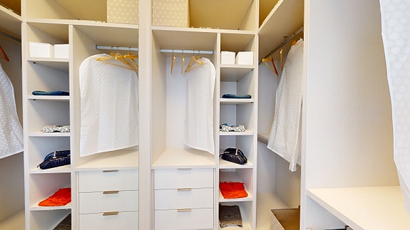 Nydelig bolig med 3 soverom og 2 bad | Flott uteområde med privat basseng | Parkering og stor terrasse