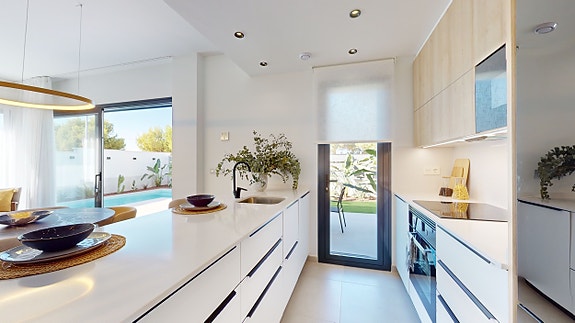 Nydelig bolig med 3 soverom og 2 bad | Flott uteområde med privat basseng | Parkering og stor terrasse