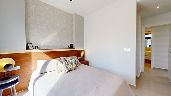 Nydelig bolig med 3 soverom og 2 bad | Flott uteområde med privat basseng | Parkering og stor terrasse