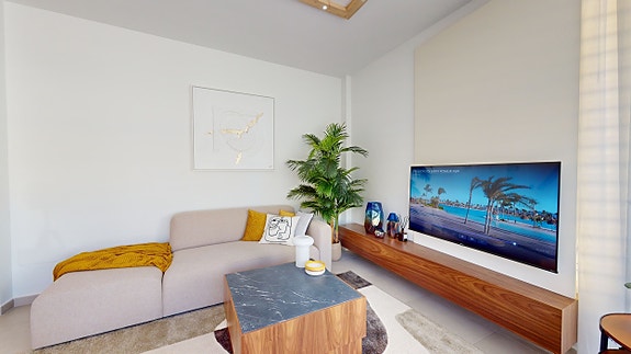 Nydelig bolig med 3 soverom og 2 bad | Flott uteområde med privat basseng | Parkering og stor terrasse