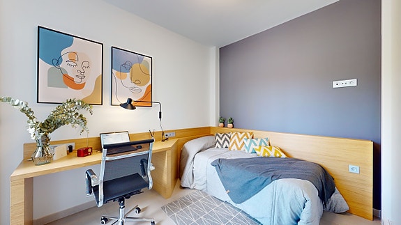 Nydelig bolig med 3 soverom og 2 bad | Flott uteområde med privat basseng | Parkering og stor terrasse