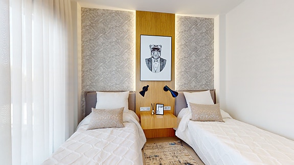 Nydelig bolig med 3 soverom og 2 bad | Flott uteområde med privat basseng | Parkering og stor terrasse