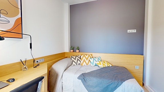 Nydelig bolig med 3 soverom og 2 bad | Flott uteområde med privat basseng | Parkering og stor terrasse