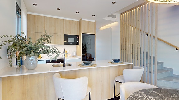 Nydelig bolig med 3 soverom og 2 bad | Flott uteområde med privat basseng | Parkering og stor terrasse