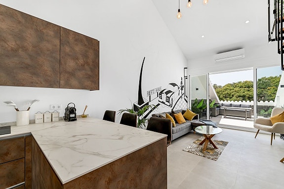 Moderne rekkehus med 3 soverom og 3 bad! Terrasse med utsikt | Gated community med basseng | Perfekt for utleie!