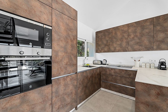 Moderne rekkehus med 3 soverom og 3 bad! Terrasse med utsikt | Gated community med basseng | Perfekt for utleie!