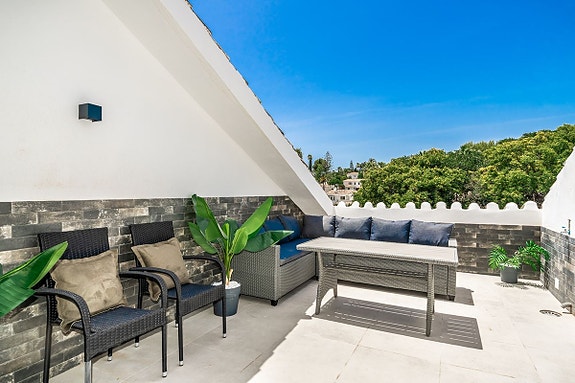 Moderne rekkehus med 3 soverom og 3 bad! Terrasse med utsikt | Gated community med basseng | Perfekt for utleie!