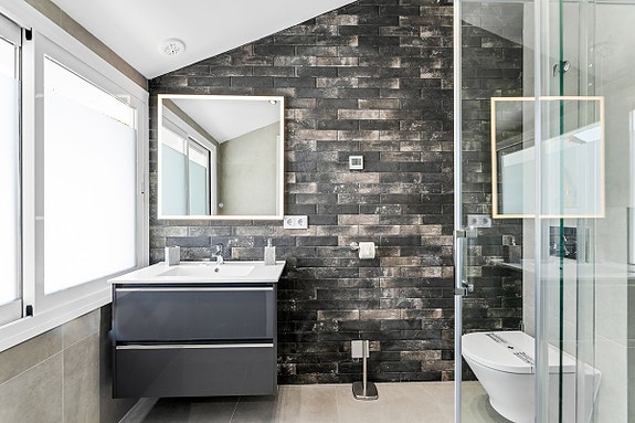 Moderne rekkehus med 3 soverom og 3 bad! Terrasse med utsikt | Gated community med basseng | Perfekt for utleie!