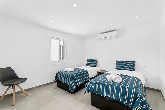 Moderne rekkehus med 3 soverom og 3 bad! Terrasse med utsikt | Gated community med basseng | Perfekt for utleie!