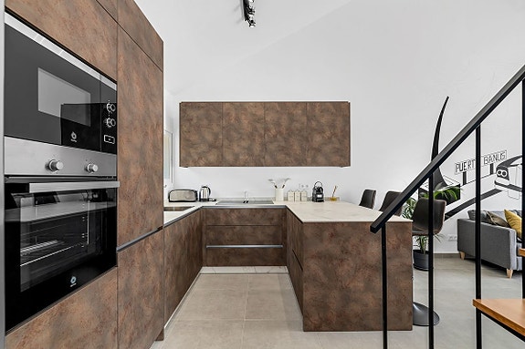 Moderne rekkehus med 3 soverom og 3 bad! Terrasse med utsikt | Gated community med basseng | Perfekt for utleie!