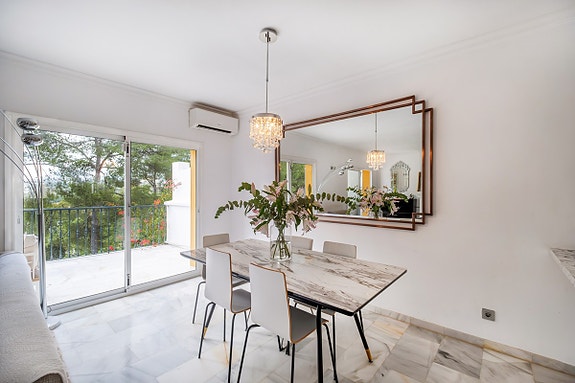 Luksuriøst rekkehus ved Aloha Golf! Nyrenovert | Eksklusivt gated community | Fantastisk utsikt og felles basseng!