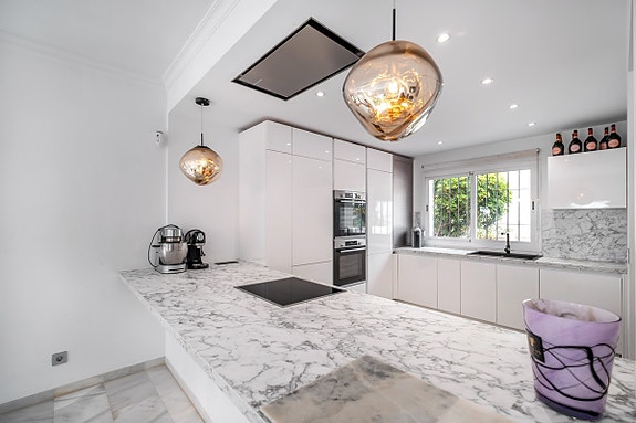 Luksuriøst rekkehus ved Aloha Golf! Nyrenovert | Eksklusivt gated community | Fantastisk utsikt og felles basseng!