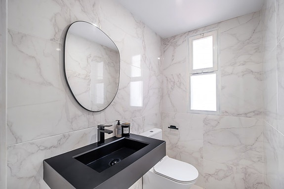 Luksuriøst rekkehus ved Aloha Golf! Nyrenovert | Eksklusivt gated community | Fantastisk utsikt og felles basseng!