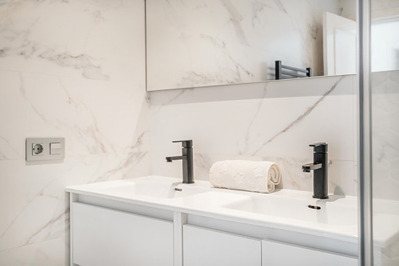 Luksuriøst rekkehus ved Aloha Golf! Nyrenovert | Eksklusivt gated community | Fantastisk utsikt og felles basseng!