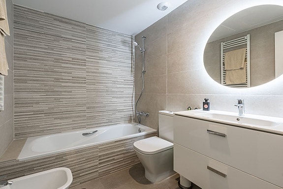 Moderne rekkehus nær stranden! Stor takterrasse | Gated community med basseng og gym | Gangavstand til sentrum!