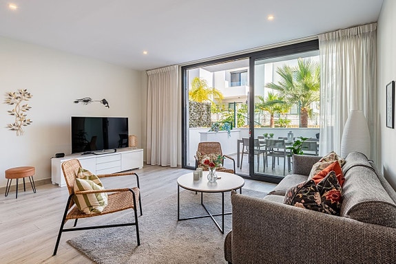 Moderne rekkehus nær stranden! Stor takterrasse | Gated community med basseng og gym | Gangavstand til sentrum!