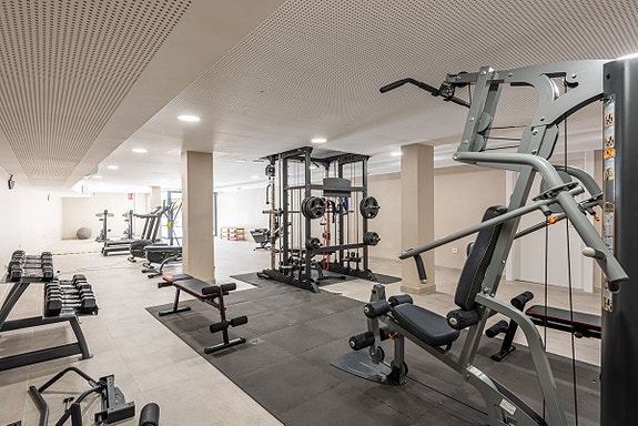 Moderne rekkehus nær stranden! Stor takterrasse | Gated community med basseng og gym | Gangavstand til sentrum!