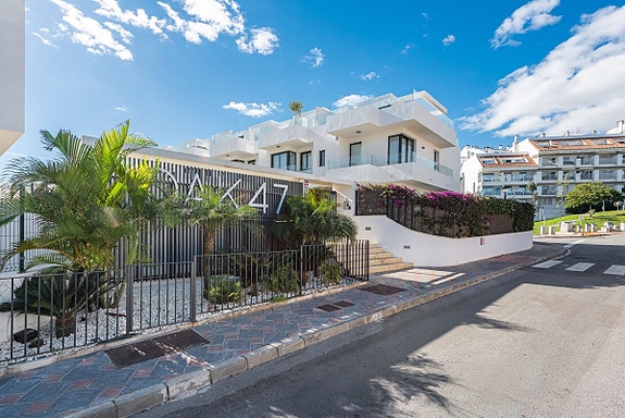 Moderne rekkehus nær stranden! Stor takterrasse | Gated community med basseng og gym | Gangavstand til sentrum!