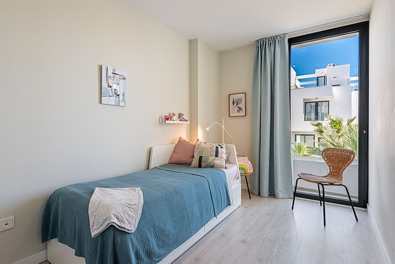 Moderne rekkehus nær stranden! Stor takterrasse | Gated community med basseng og gym | Gangavstand til sentrum!