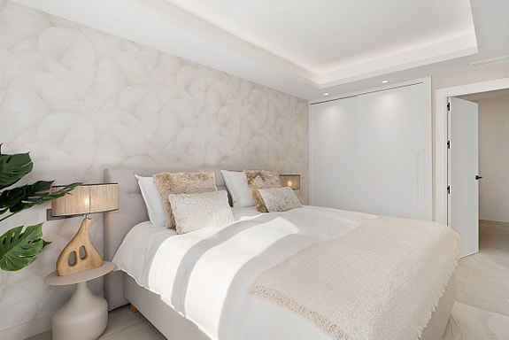 Eksklusivt rekkehus med stor terrasse! Fullt renovert | Boblebad og utekjøkken | Nær Puerto Banús og golfbaner!