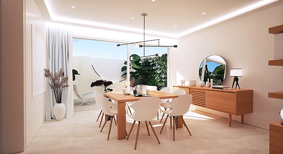 Unik mulighet! Stort rekkehus med renoveringspotensial | Sørvendt | Nær strand og Puerto Banús!