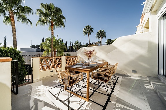 Moderne rekkehus med takterrasse! Sørvendt | Direkte tilgang til basseng | Nær golf, skoler og Puerto Banús!