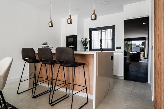 Moderne rekkehus med takterrasse! Sørvendt | Direkte tilgang til basseng | Nær golf, skoler og Puerto Banús!